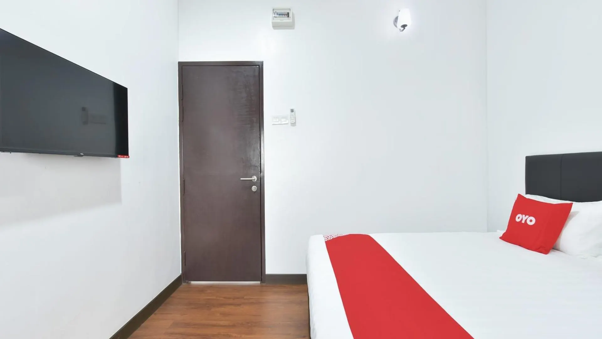 Oyo 90869 Hotel Madeena Inn Sepang