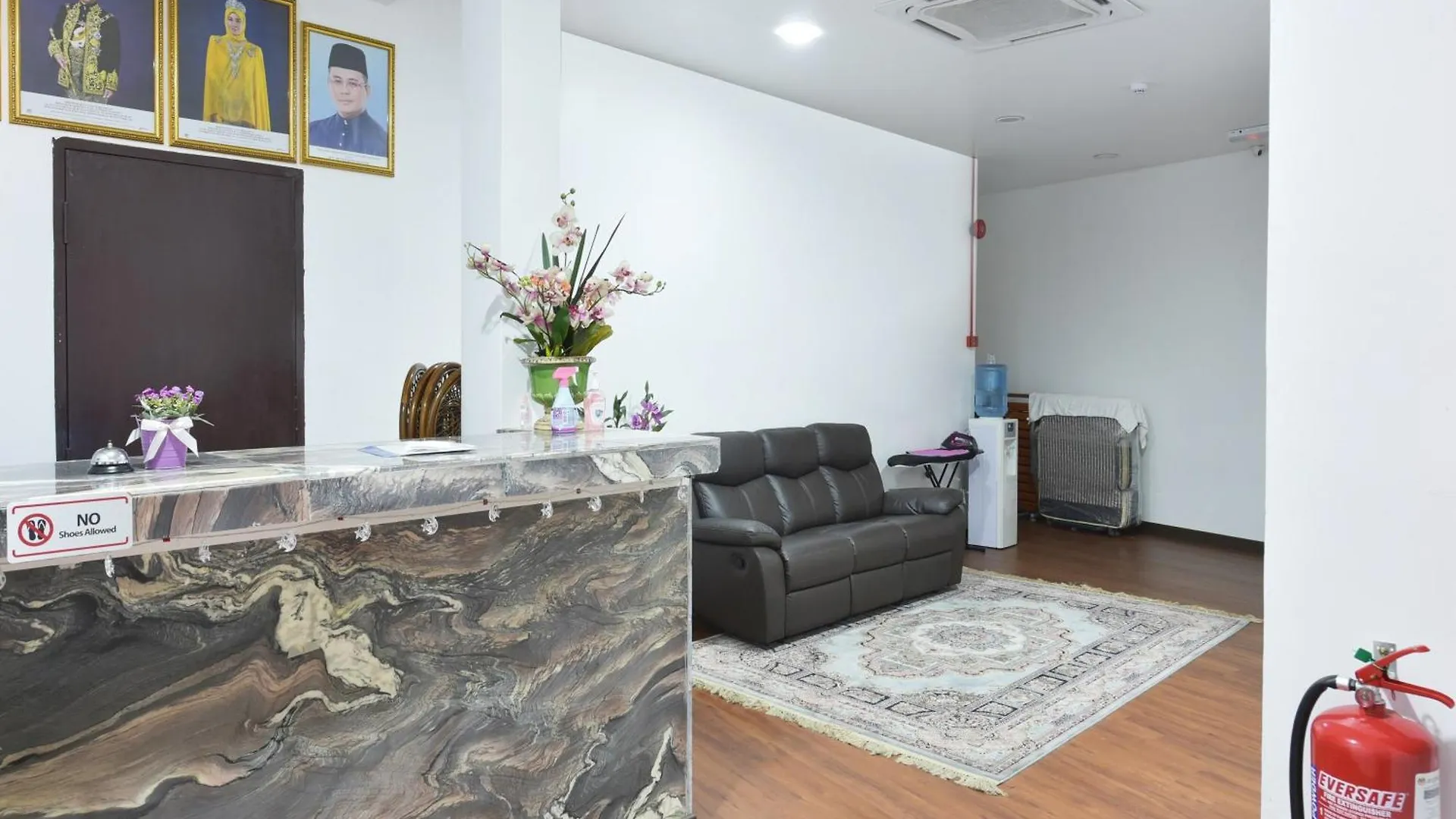 Oyo 90869 Hotel Madeena Inn Sepang