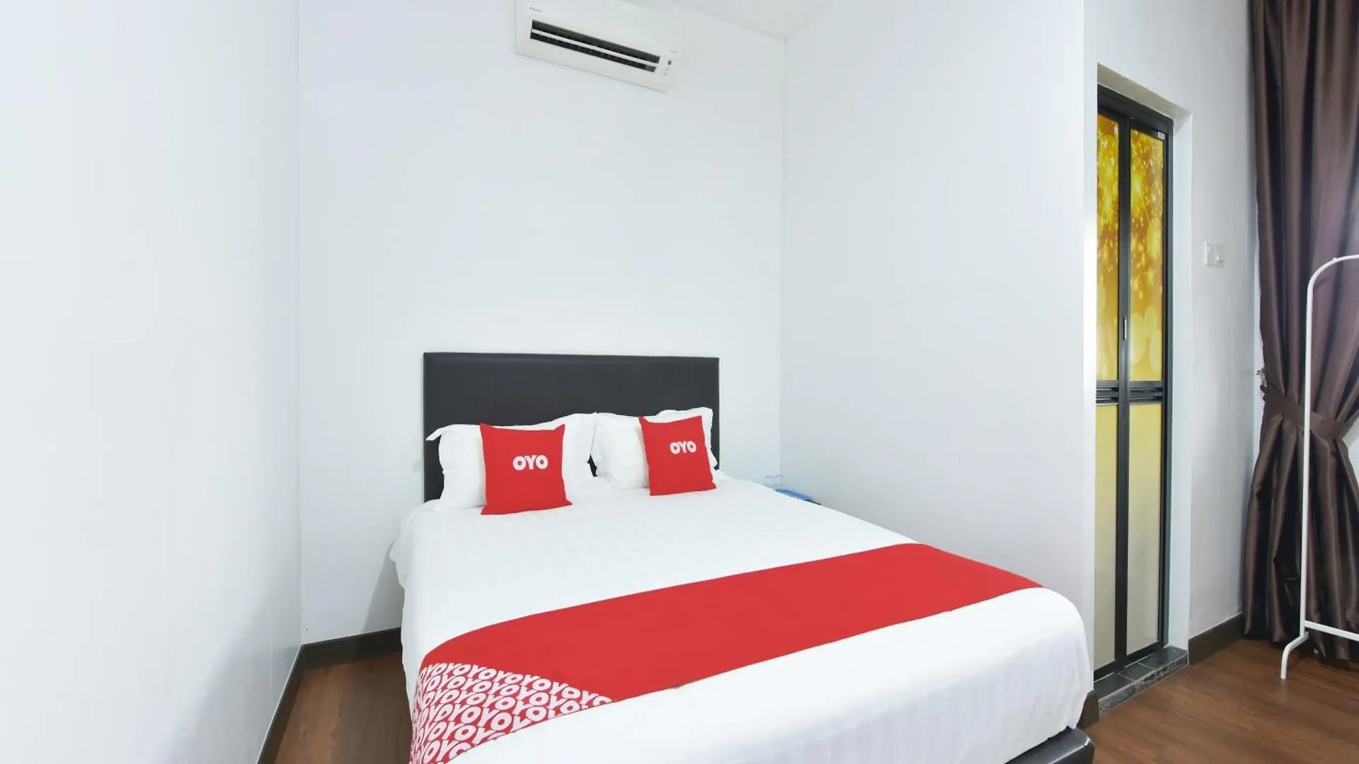Oyo 90869 Hotel Madeena Inn Sepang