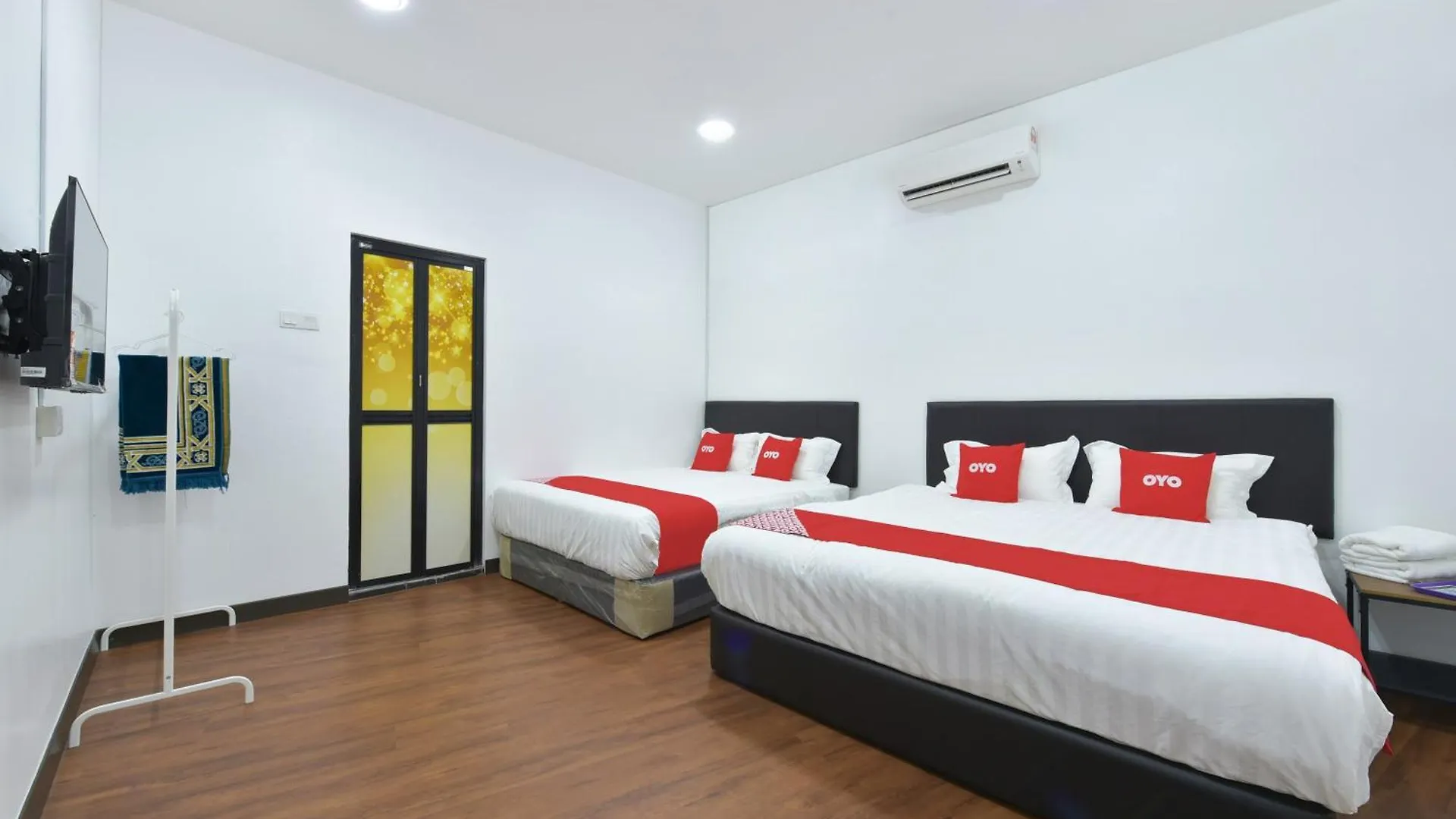 Oyo 90869 Hotel Madeena Inn Sepang